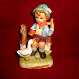 Vintage ceramic figurine By Erich Stauffer 5.5" Tall Excellent Condition